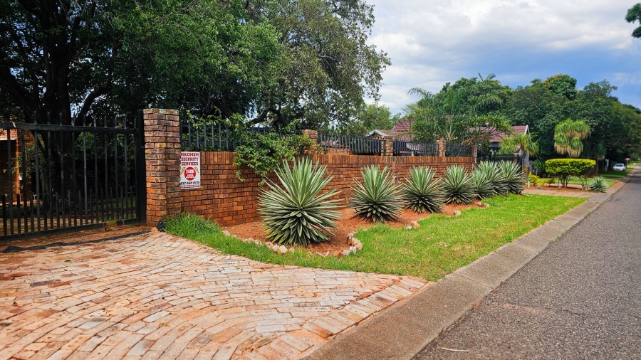 4 Bedroom Property for Sale in Florauna Gauteng