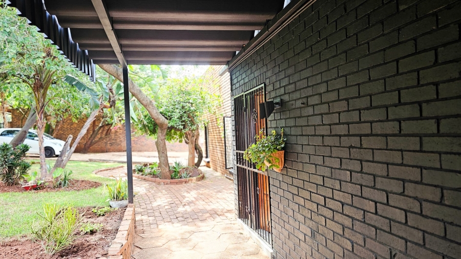 4 Bedroom Property for Sale in Florauna Gauteng