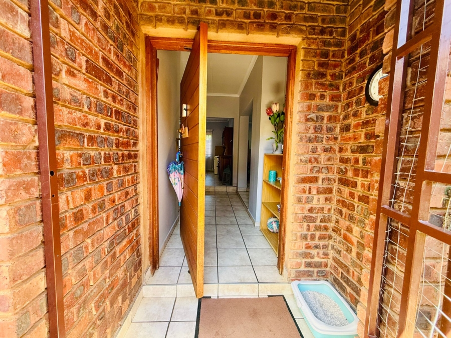 6 Bedroom Property for Sale in Theresa Park Gauteng