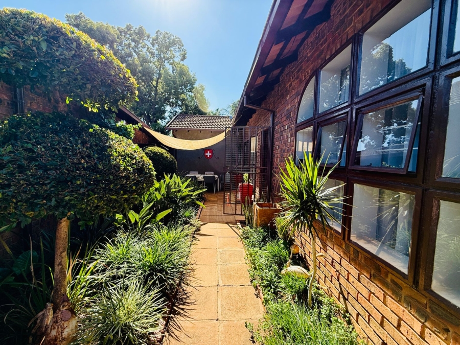 6 Bedroom Property for Sale in Theresa Park Gauteng