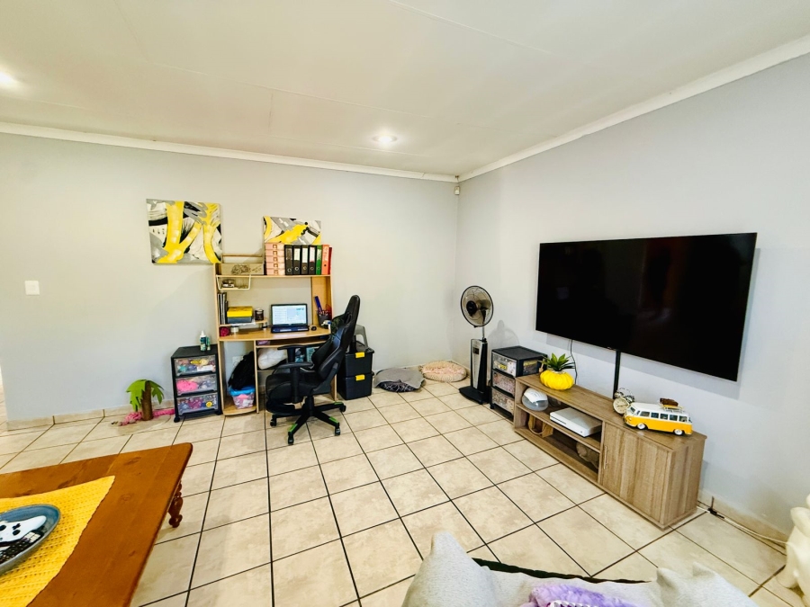 6 Bedroom Property for Sale in Theresa Park Gauteng