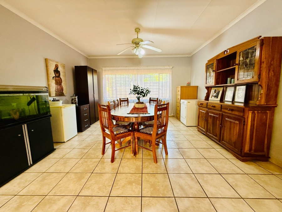 6 Bedroom Property for Sale in Theresa Park Gauteng