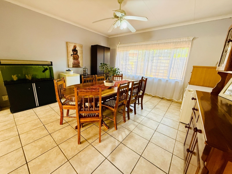 6 Bedroom Property for Sale in Theresa Park Gauteng