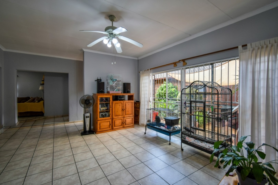 6 Bedroom Property for Sale in Theresa Park Gauteng