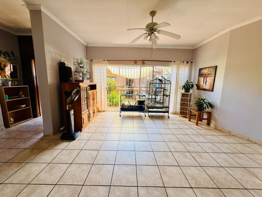 6 Bedroom Property for Sale in Theresa Park Gauteng