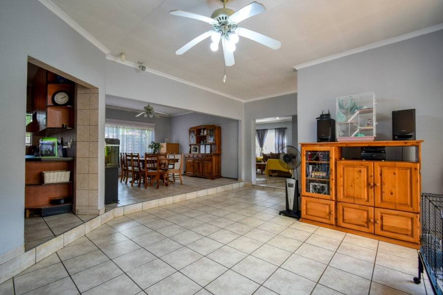 6 Bedroom Property for Sale in Theresa Park Gauteng