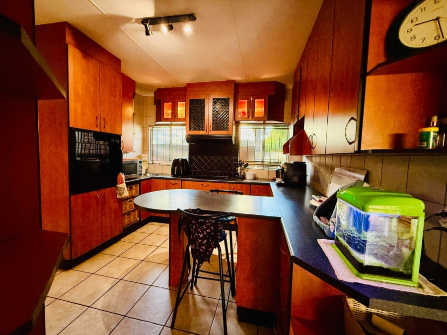 6 Bedroom Property for Sale in Theresa Park Gauteng