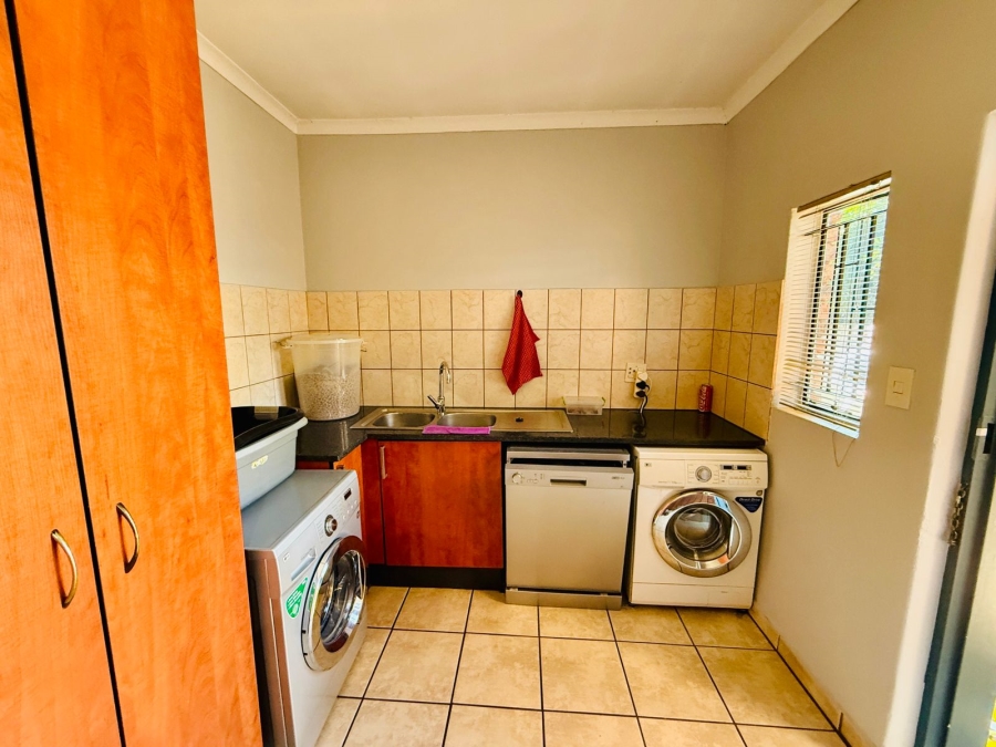 6 Bedroom Property for Sale in Theresa Park Gauteng