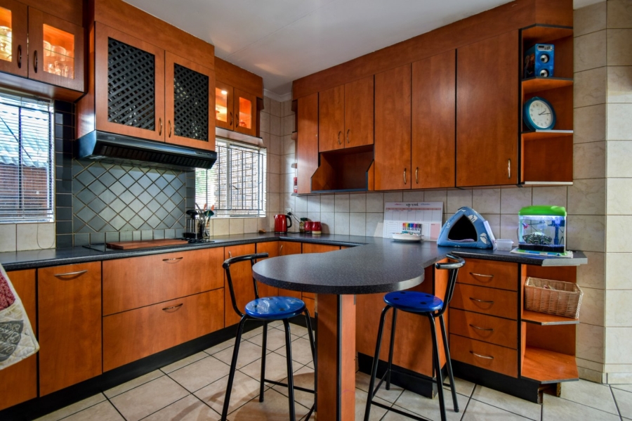 6 Bedroom Property for Sale in Theresa Park Gauteng