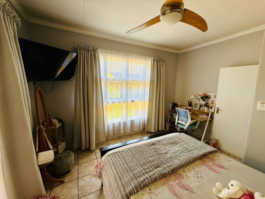 6 Bedroom Property for Sale in Theresa Park Gauteng