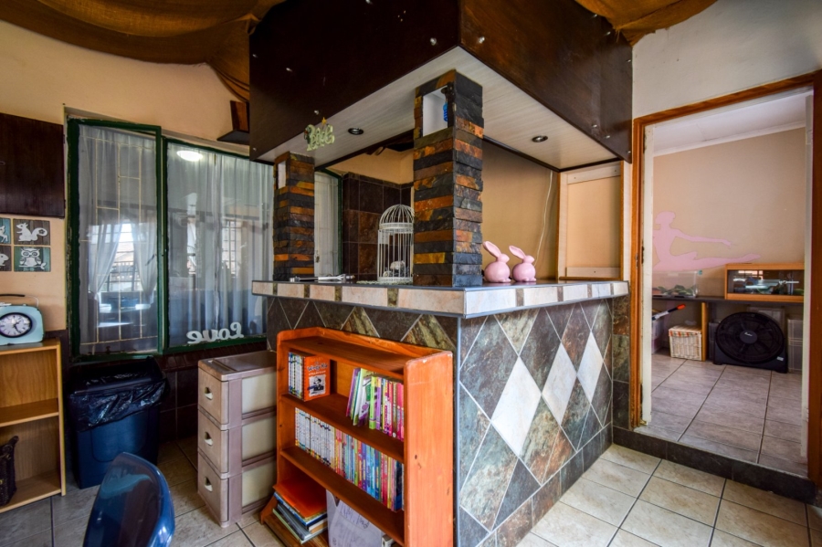 6 Bedroom Property for Sale in Theresa Park Gauteng