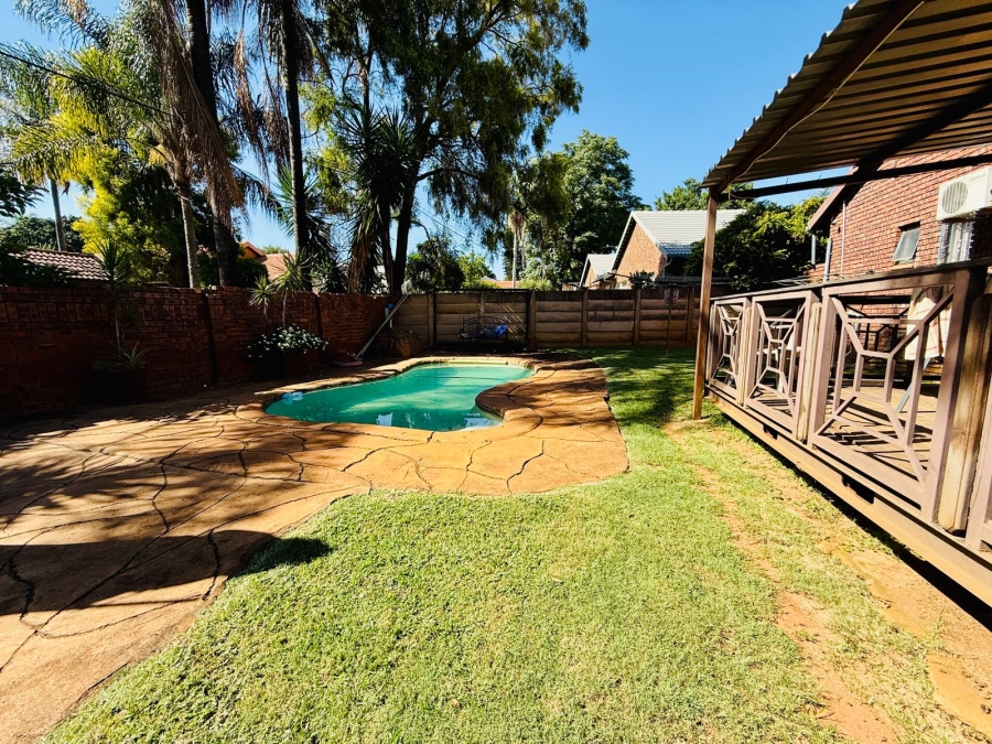 6 Bedroom Property for Sale in Theresa Park Gauteng