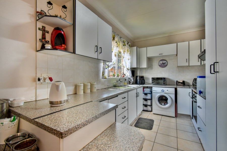 6 Bedroom Property for Sale in Theresa Park Gauteng