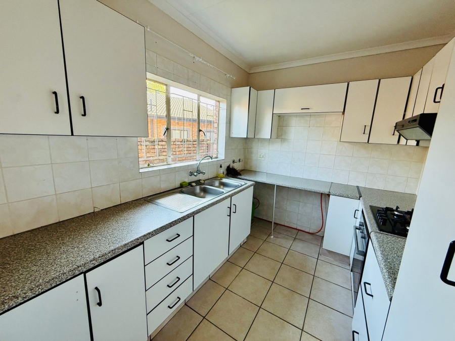 6 Bedroom Property for Sale in Theresa Park Gauteng