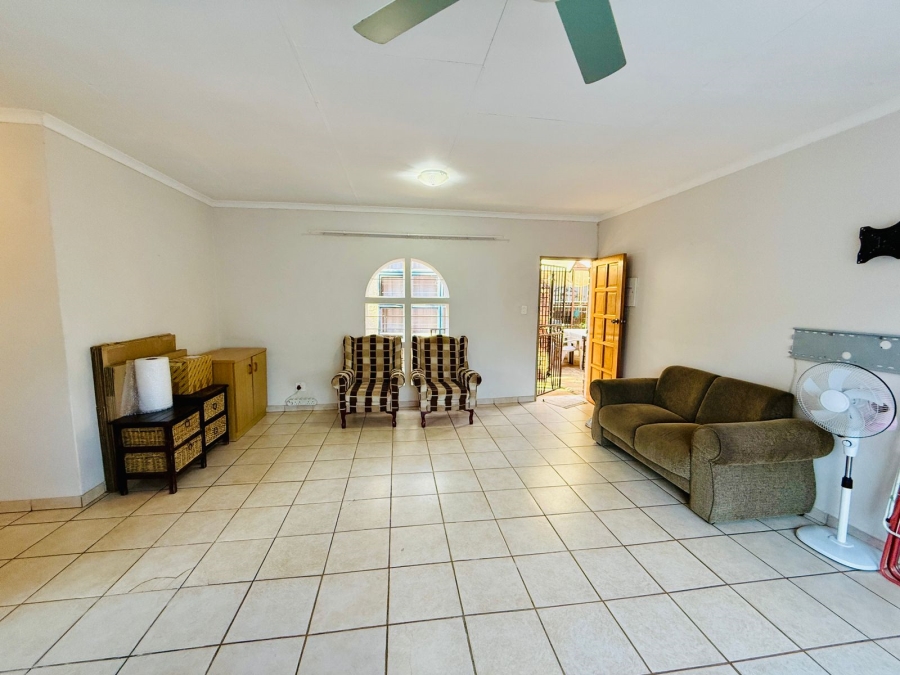 6 Bedroom Property for Sale in Theresa Park Gauteng