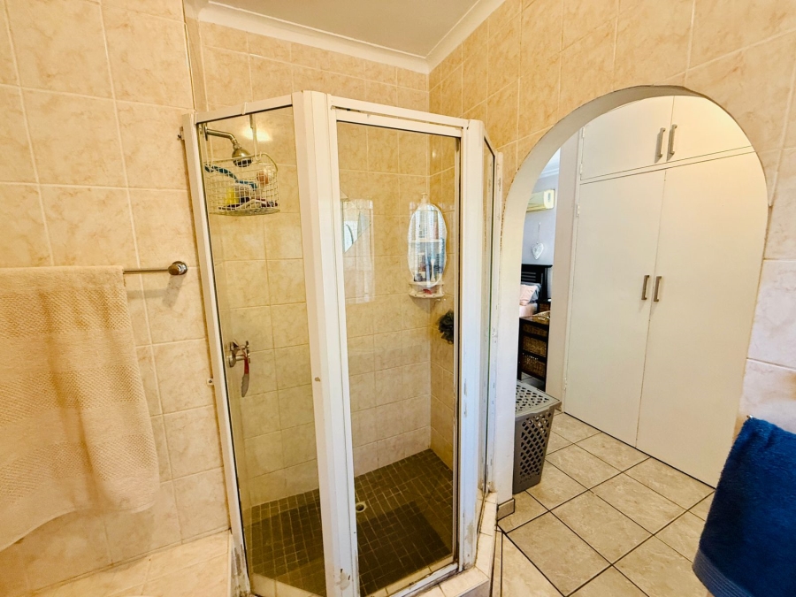 6 Bedroom Property for Sale in Theresa Park Gauteng