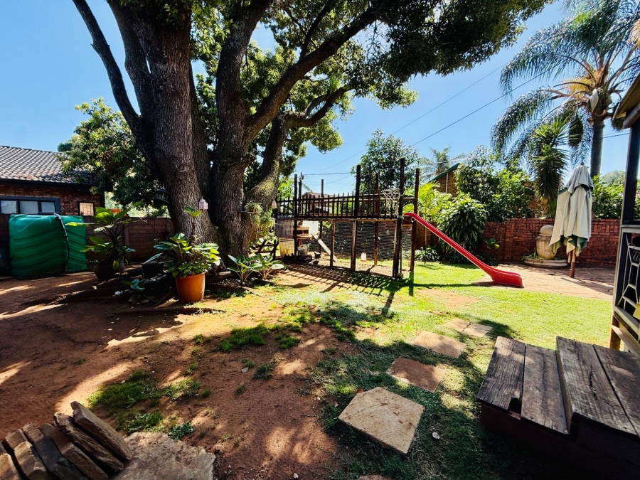 6 Bedroom Property for Sale in Theresa Park Gauteng