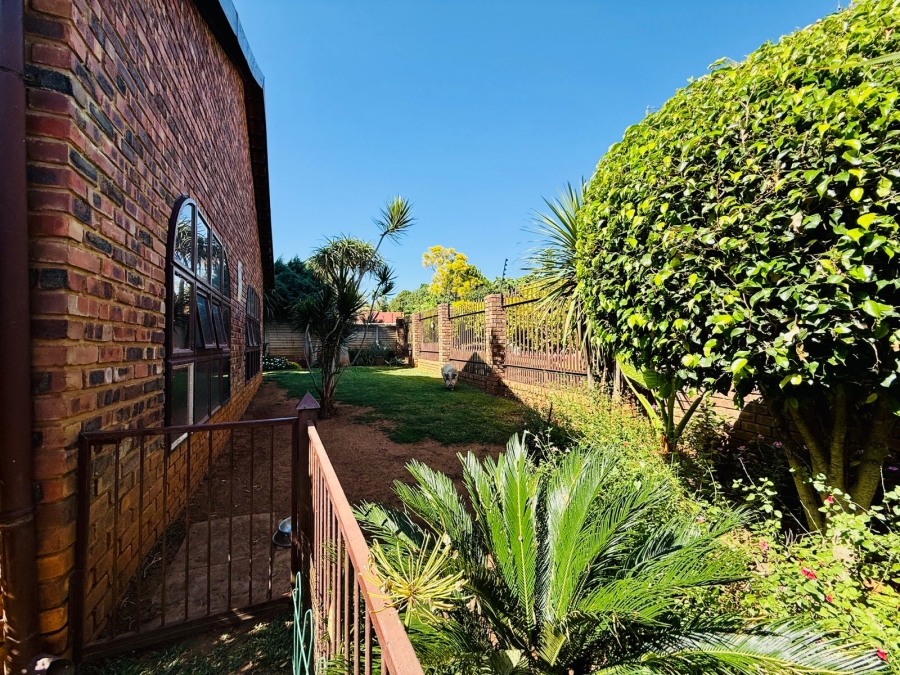 6 Bedroom Property for Sale in Theresa Park Gauteng