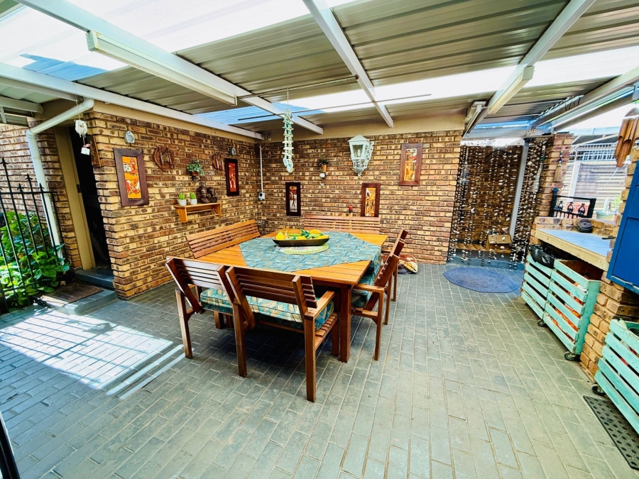 3 Bedroom Property for Sale in Theresa Park Gauteng