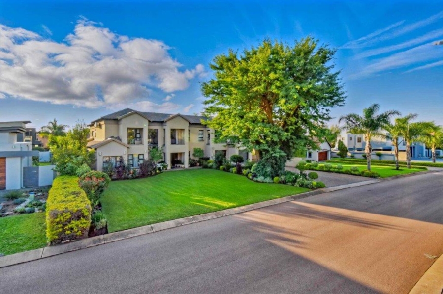 5 Bedroom Property for Sale in Zambezi Country Estate Gauteng