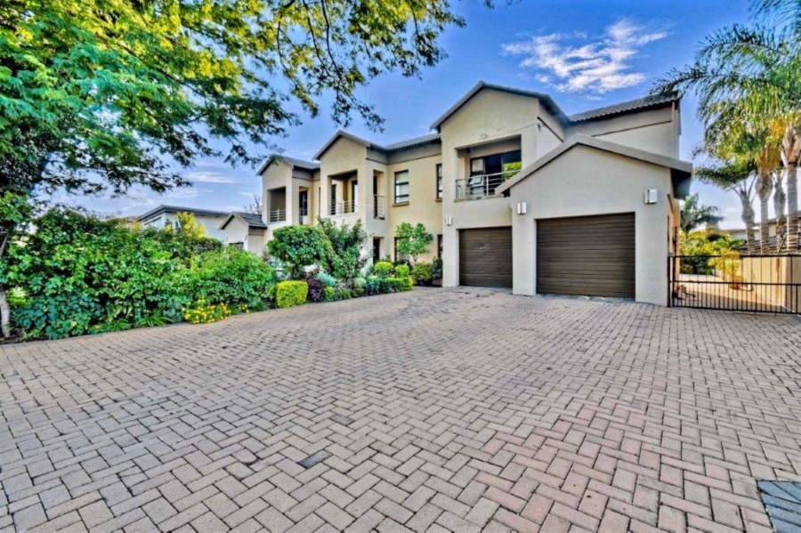 5 Bedroom Property for Sale in Zambezi Country Estate Gauteng