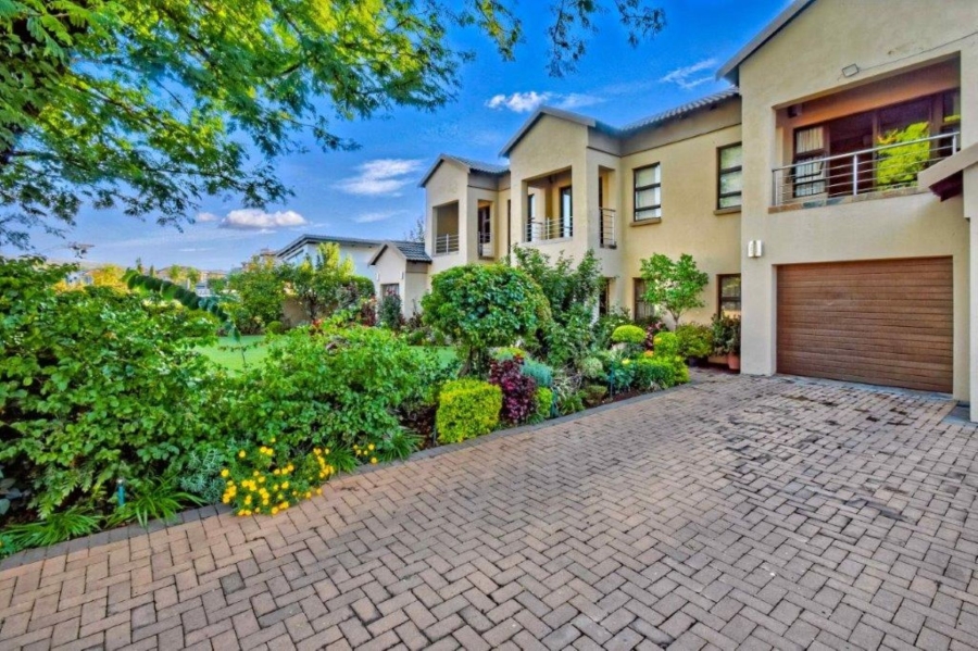 5 Bedroom Property for Sale in Zambezi Country Estate Gauteng