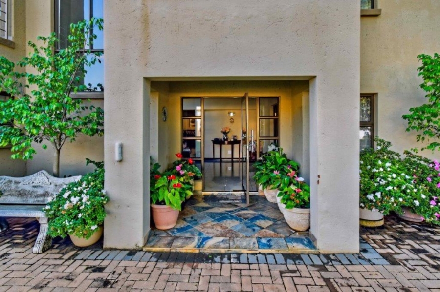 5 Bedroom Property for Sale in Zambezi Country Estate Gauteng