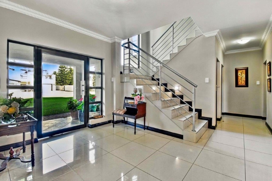 5 Bedroom Property for Sale in Zambezi Country Estate Gauteng