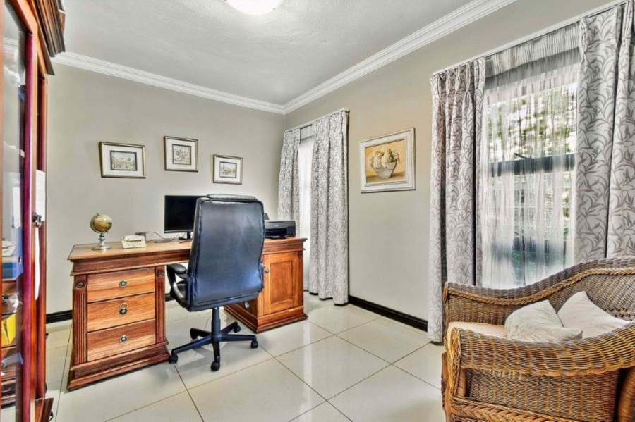 5 Bedroom Property for Sale in Zambezi Country Estate Gauteng