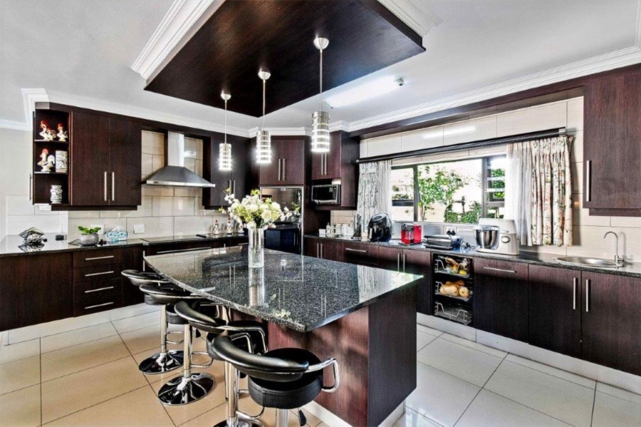 5 Bedroom Property for Sale in Zambezi Country Estate Gauteng