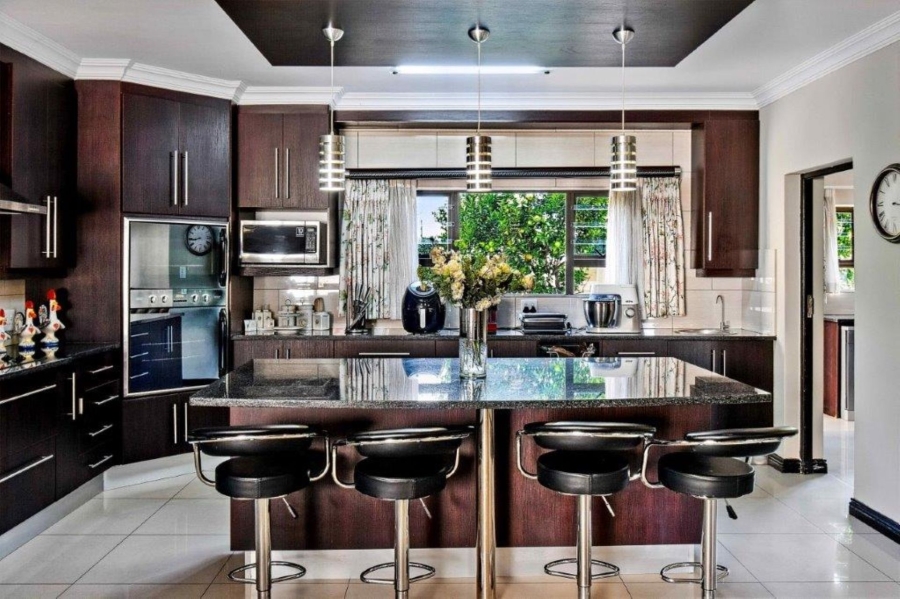 5 Bedroom Property for Sale in Zambezi Country Estate Gauteng