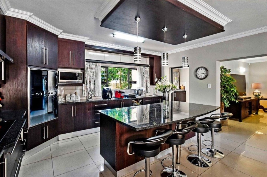 5 Bedroom Property for Sale in Zambezi Country Estate Gauteng