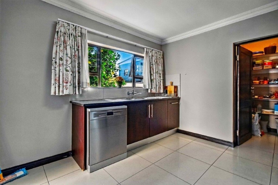 5 Bedroom Property for Sale in Zambezi Country Estate Gauteng