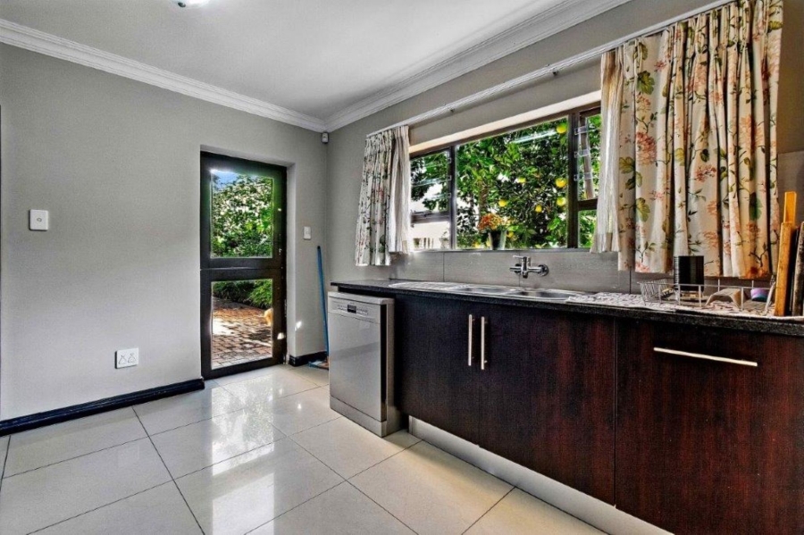 5 Bedroom Property for Sale in Zambezi Country Estate Gauteng