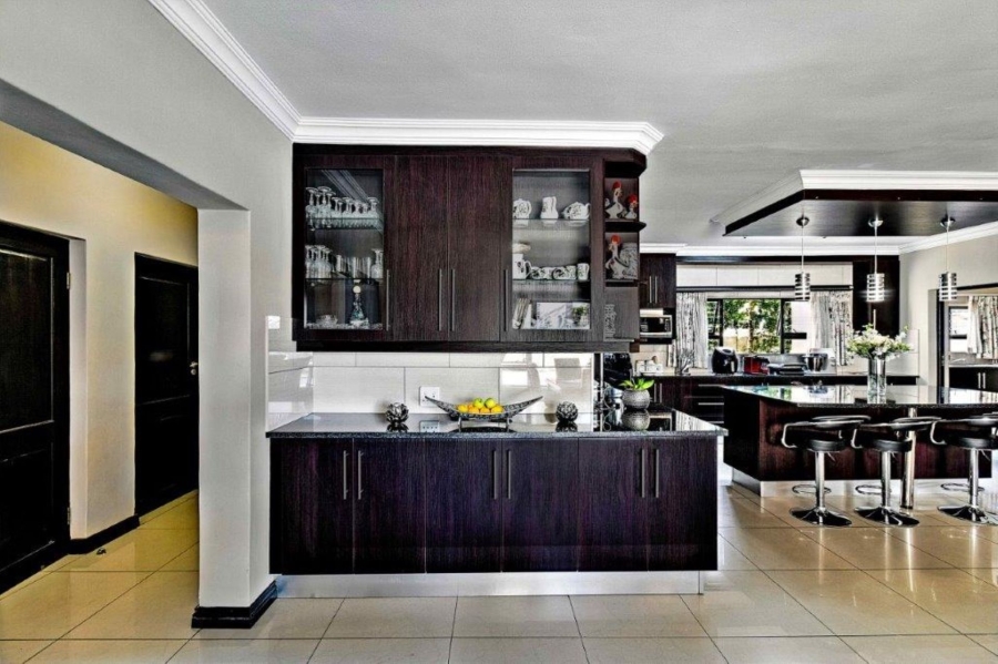 5 Bedroom Property for Sale in Zambezi Country Estate Gauteng