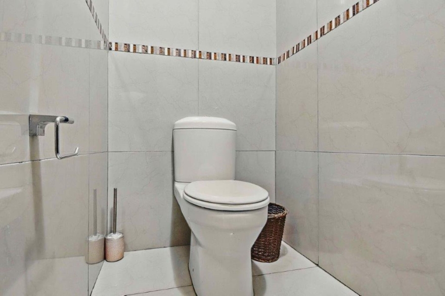 5 Bedroom Property for Sale in Zambezi Country Estate Gauteng