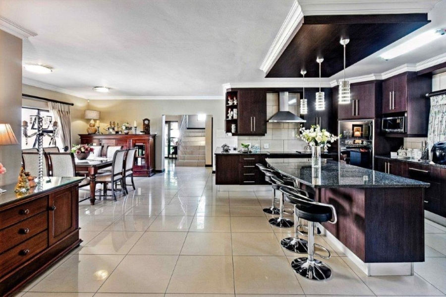 5 Bedroom Property for Sale in Zambezi Country Estate Gauteng