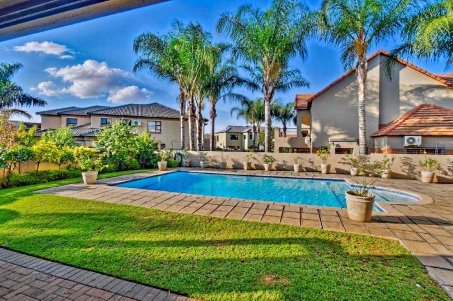 5 Bedroom Property for Sale in Zambezi Country Estate Gauteng