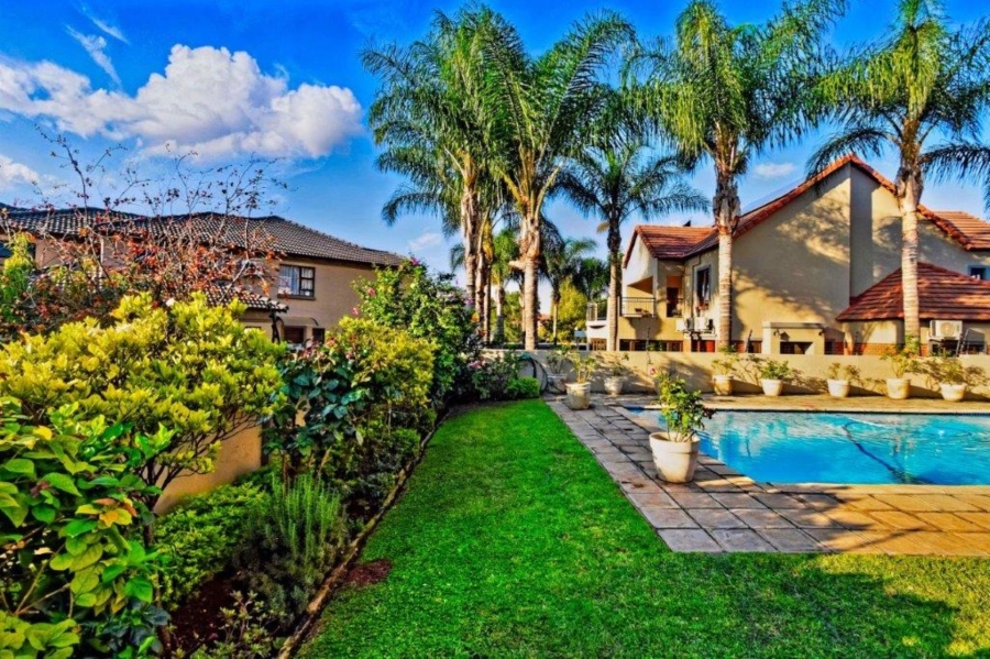 5 Bedroom Property for Sale in Zambezi Country Estate Gauteng