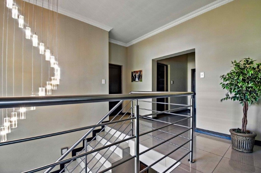 5 Bedroom Property for Sale in Zambezi Country Estate Gauteng