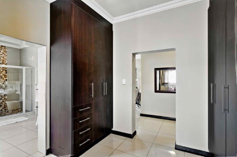 5 Bedroom Property for Sale in Zambezi Country Estate Gauteng