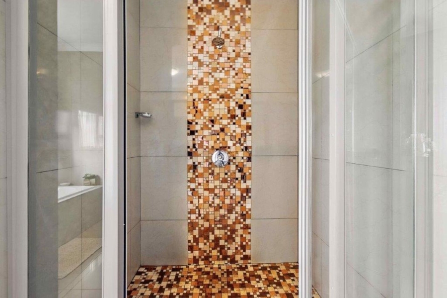 5 Bedroom Property for Sale in Zambezi Country Estate Gauteng