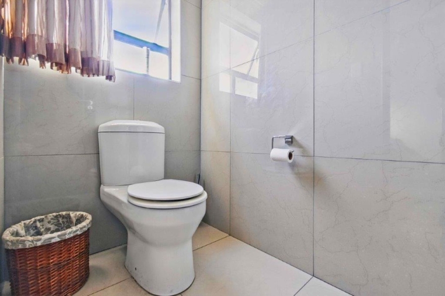 5 Bedroom Property for Sale in Zambezi Country Estate Gauteng