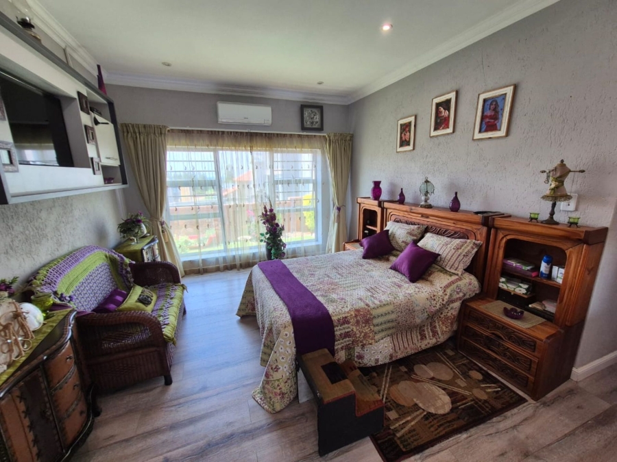 5 Bedroom Property for Sale in Zambezi Country Estate Gauteng