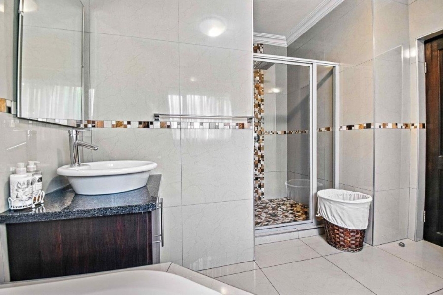 5 Bedroom Property for Sale in Zambezi Country Estate Gauteng