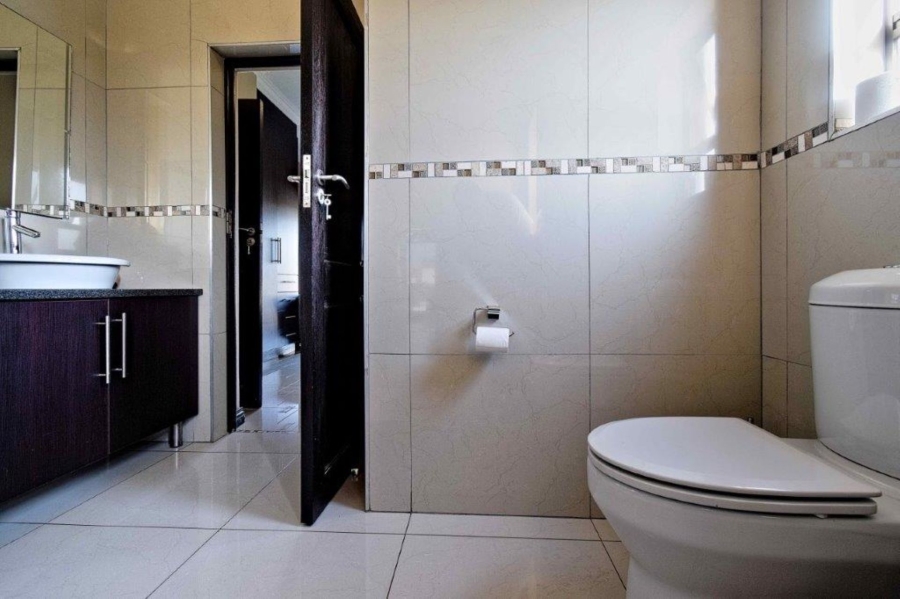 5 Bedroom Property for Sale in Zambezi Country Estate Gauteng