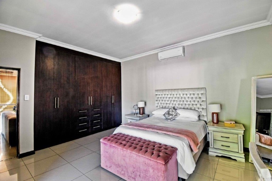 5 Bedroom Property for Sale in Zambezi Country Estate Gauteng