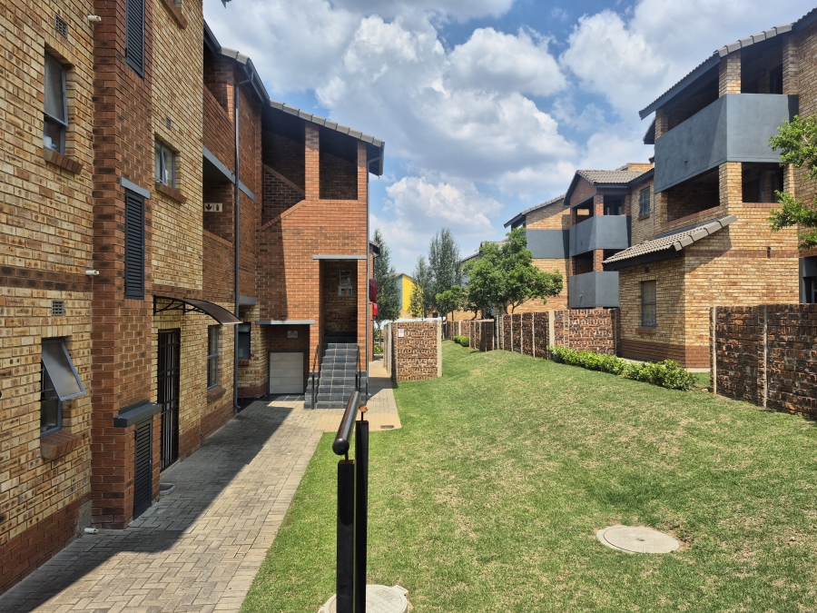 2 Bedroom Property for Sale in Noordwyk Gauteng