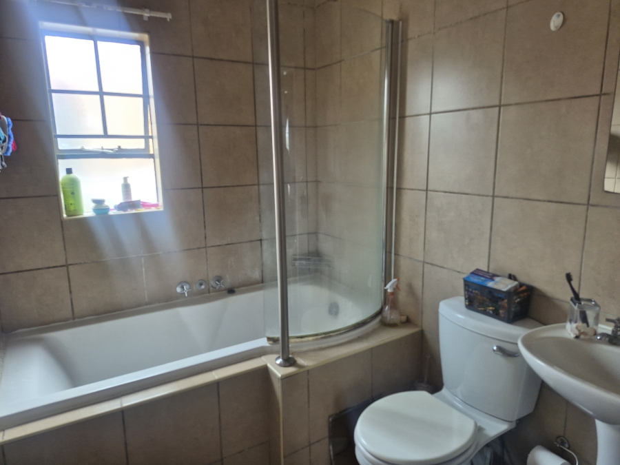 2 Bedroom Property for Sale in Noordwyk Gauteng