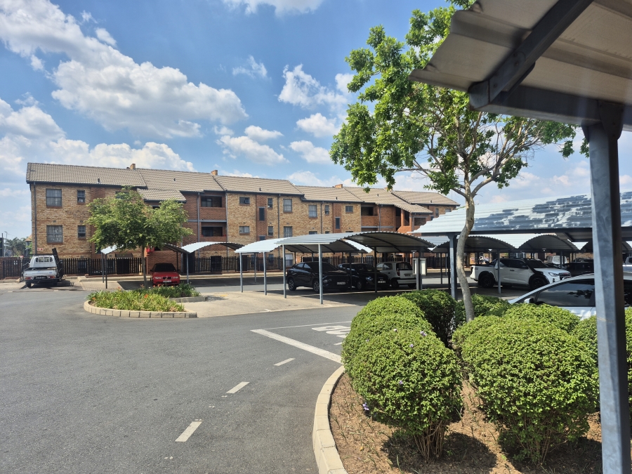 2 Bedroom Property for Sale in Noordwyk Gauteng